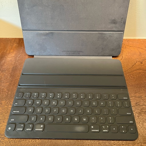 A2039 3rd Generation Smart Keyboard Folio for iPad Pro 12.9-inch - Picture 4 of 5